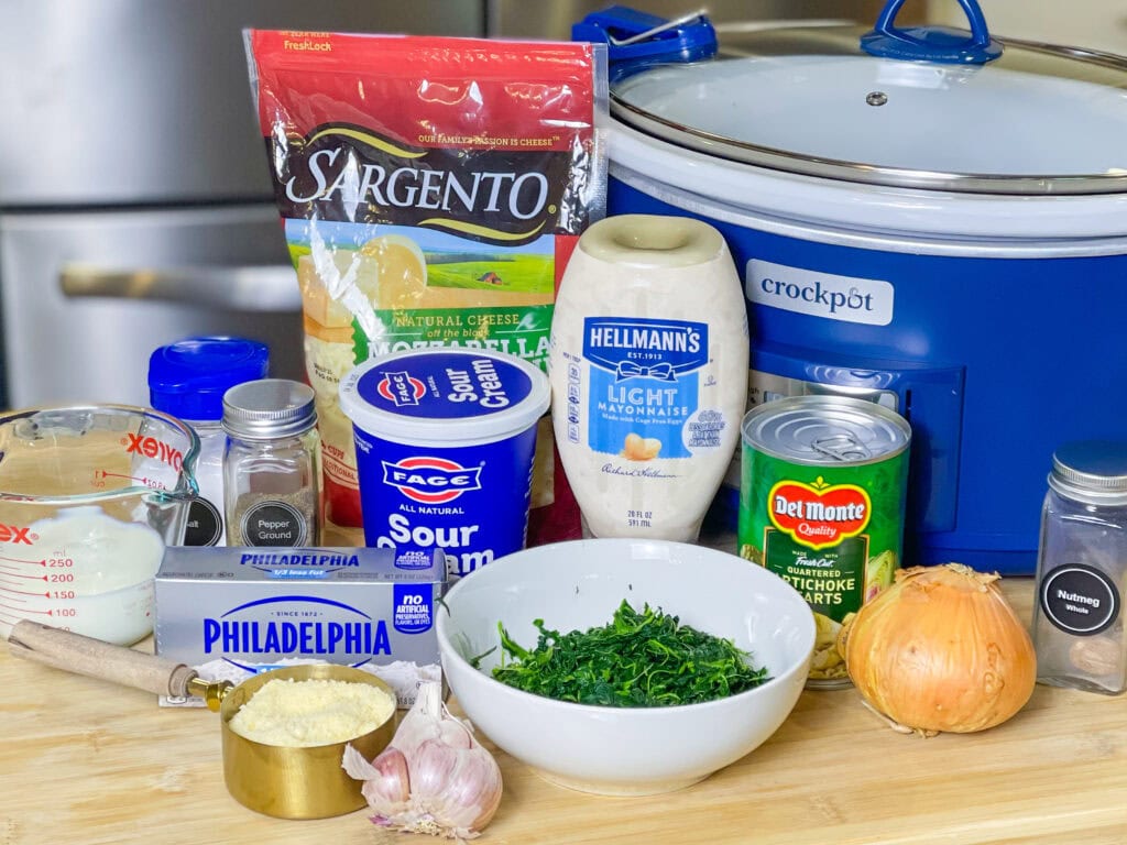 If you’re looking for a no-fuss appetizer that delivers big flavor with minimal effort, this Crock Pot Spinach Artichoke Dip is your go-to.