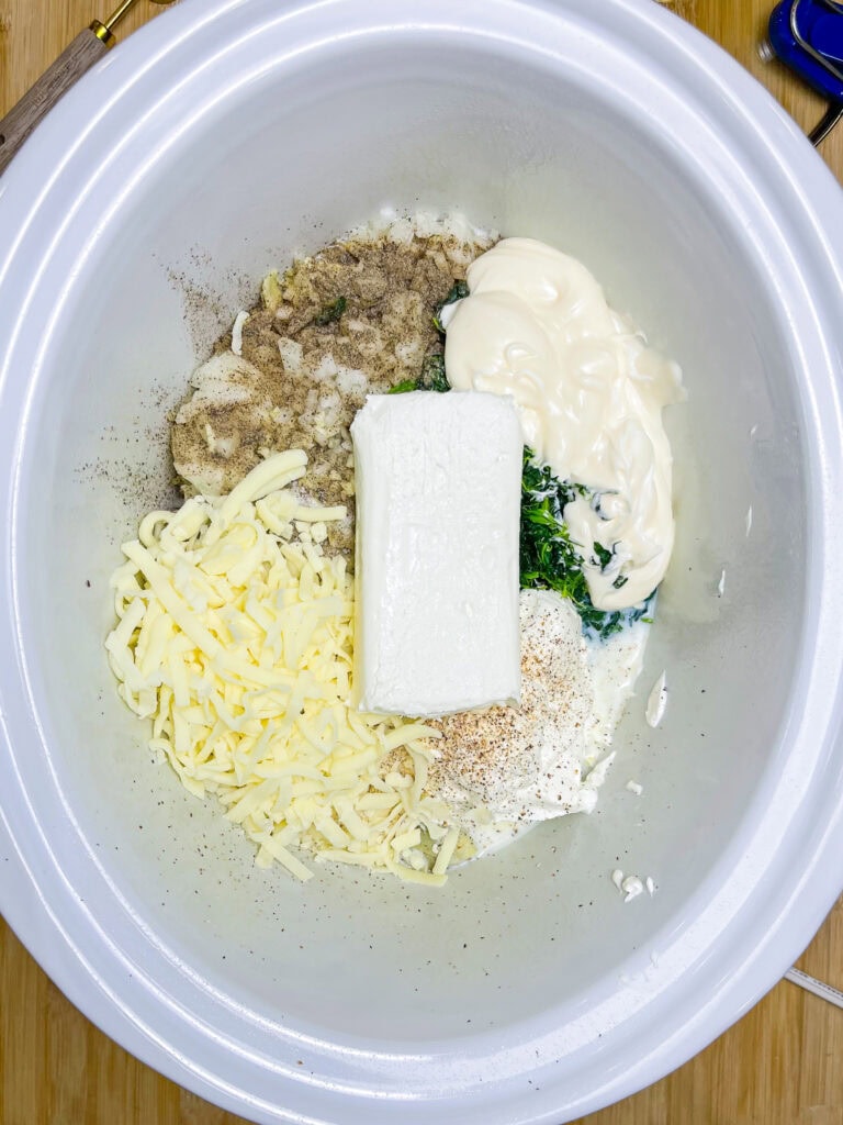 If you’re looking for a no-fuss appetizer that delivers big flavor with minimal effort, this Crock Pot Spinach Artichoke Dip is your go-to.