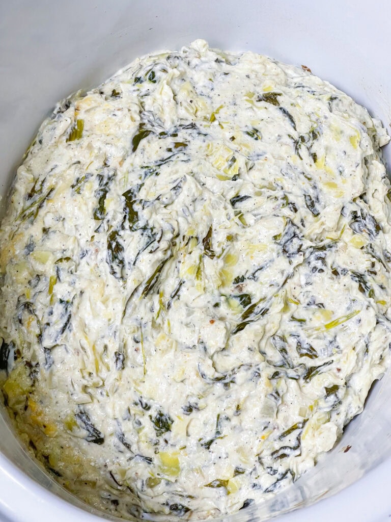If you’re looking for a no-fuss appetizer that delivers big flavor with minimal effort, this Crock Pot Spinach Artichoke Dip is your go-to.