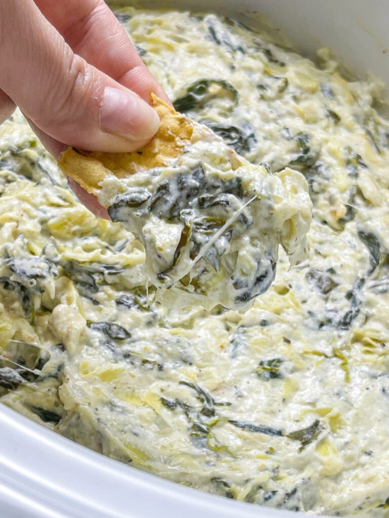 If you’re looking for a no-fuss appetizer that delivers big flavor with minimal effort, this Crock Pot Spinach Artichoke Dip is your go-to.