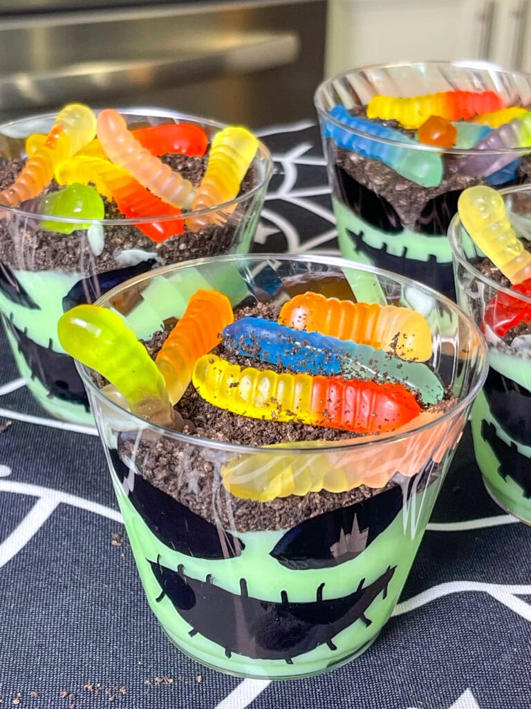 Made with pistachio pudding, crushed Oreo “dirt,” and gummy worms, they’re fun, spooky, and no-bake.