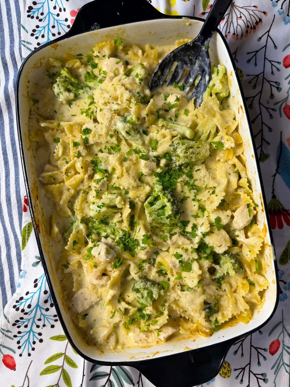 One-Dish Chicken Broccoli Alfredo Pasta - Dinner Recipes -